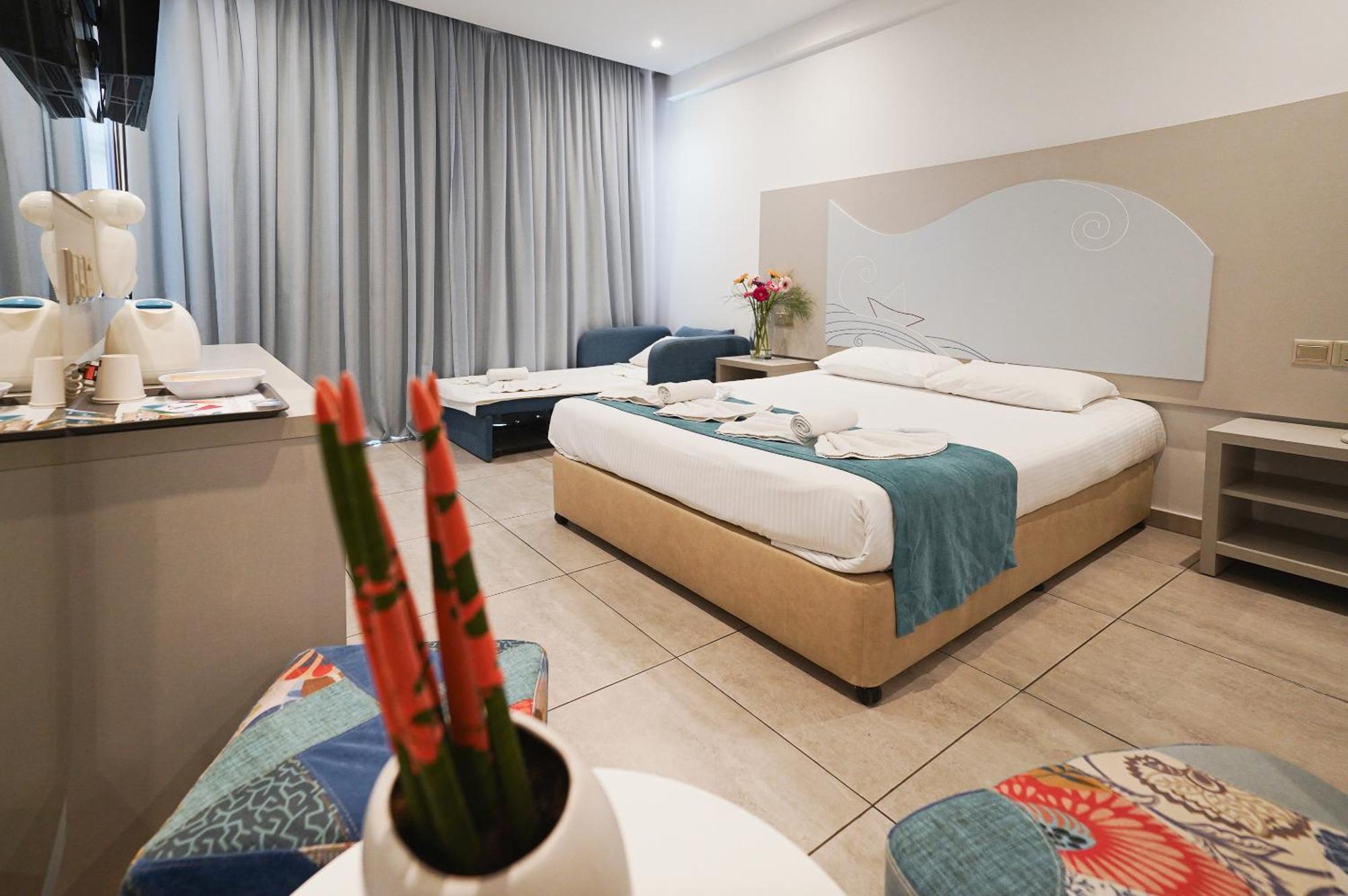 Nicholas Color Hotel 아이아 나파 외부 사진